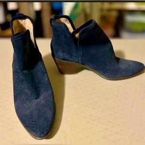 Lucky Brand Ankle Booties Size 7.5 Dark navy blue beautiful suede.